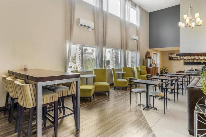 Breakfast area